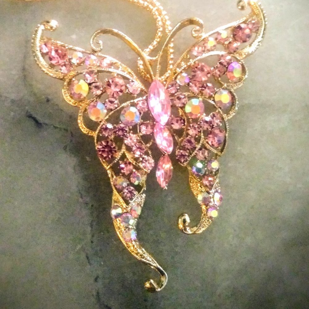 Barbiecore PINK Sparkly Crystal Rhinestone BUTTERFLY Gold PIN Pendant Necklace - Picture 10 of 11